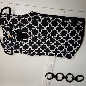 Ladies Sleevless Geometric Pattern -Hidden Button V-Neck- Large